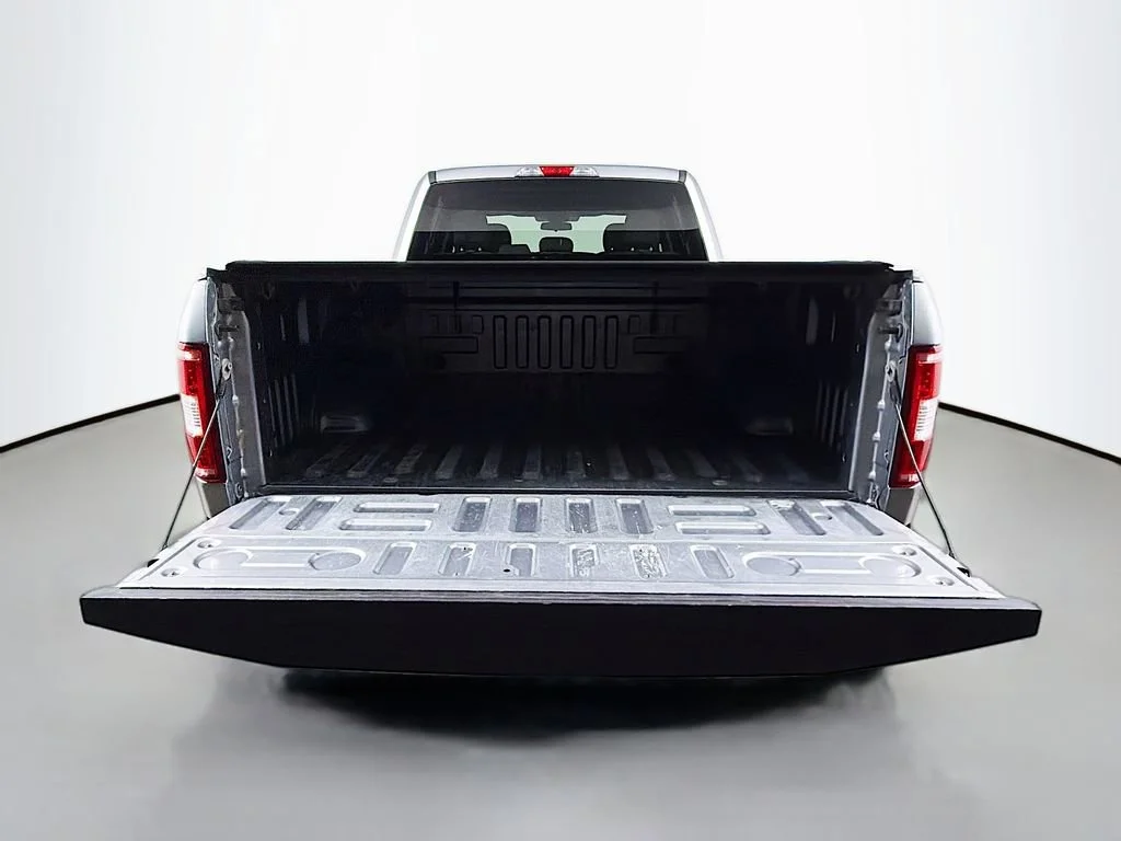 Used 2020  Ford XL image 21