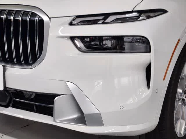 Used 2025 Alpine White BMW xDrive40i image 12