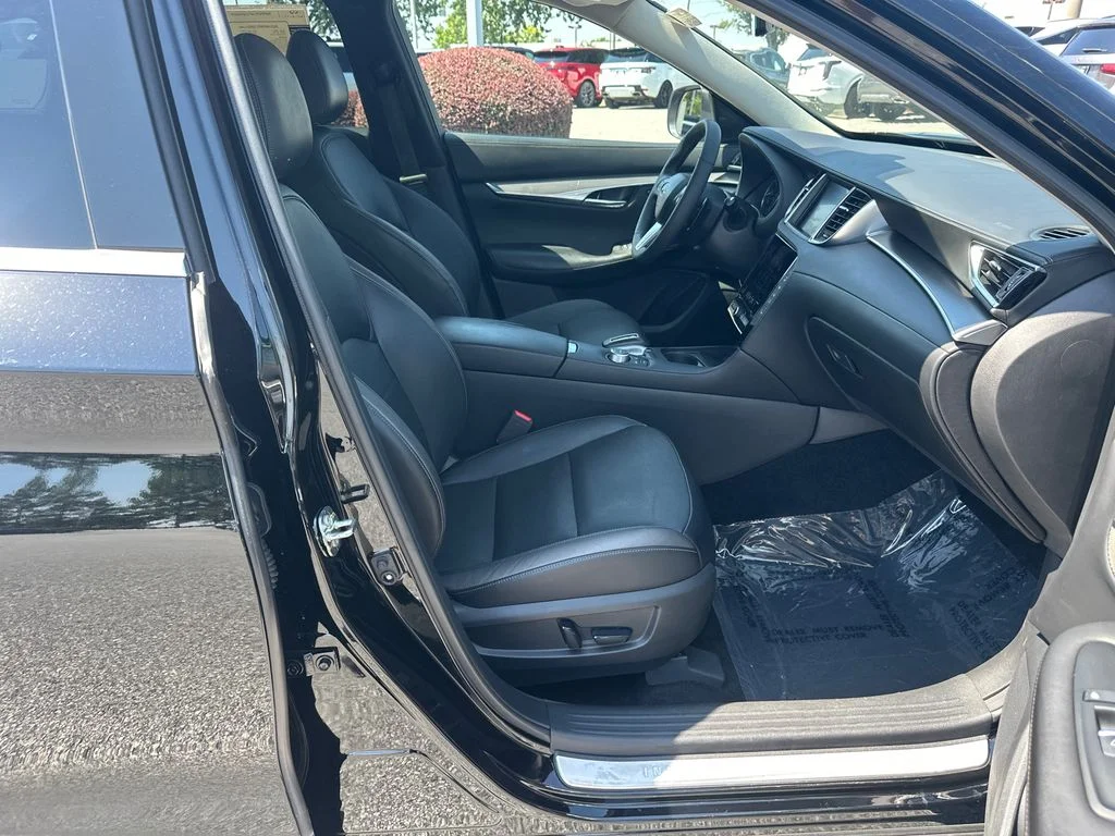 Used 2023 Black INFINITI LUXE image 11