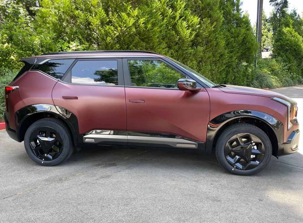 Used 2027 Maroon Kia X-Line image 5