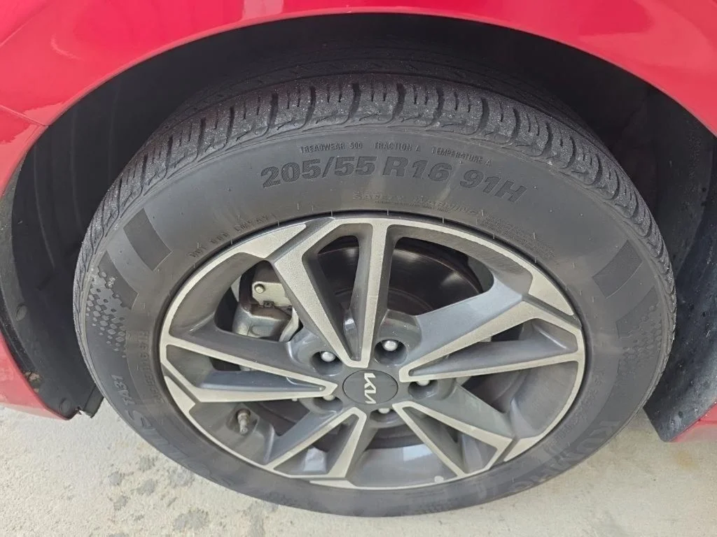 Used 2023 Red Kia LXS image 15