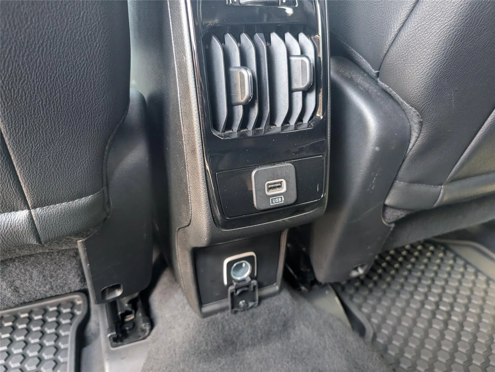Used 2025 Bright White Clearcoat Jeep Trailhawk image 27