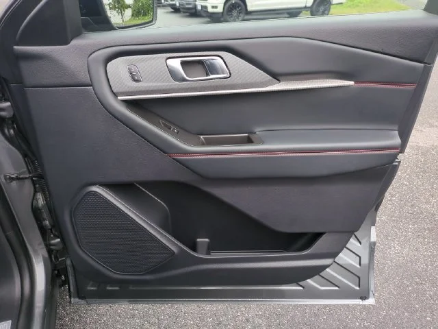 Used 2025 Gray Ford ST-Line image 35