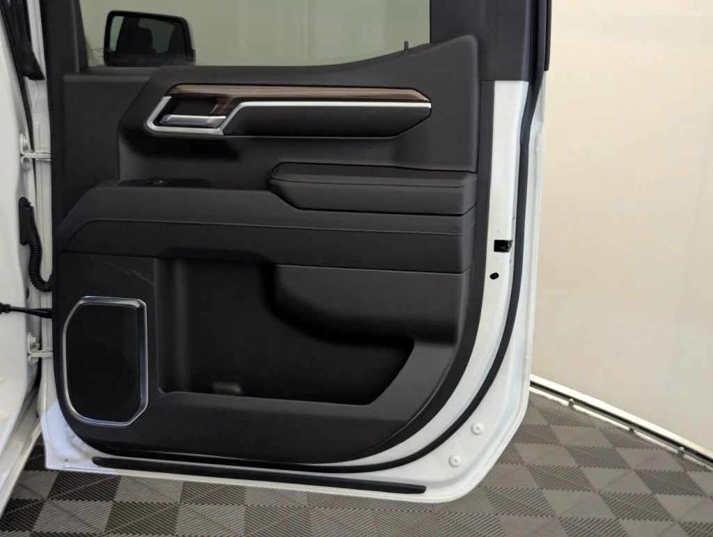 Used 2023 White Chevrolet LT image 34