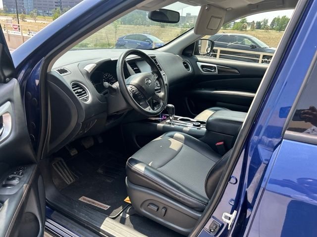 Used 2020 Blue Nissan SV image 5