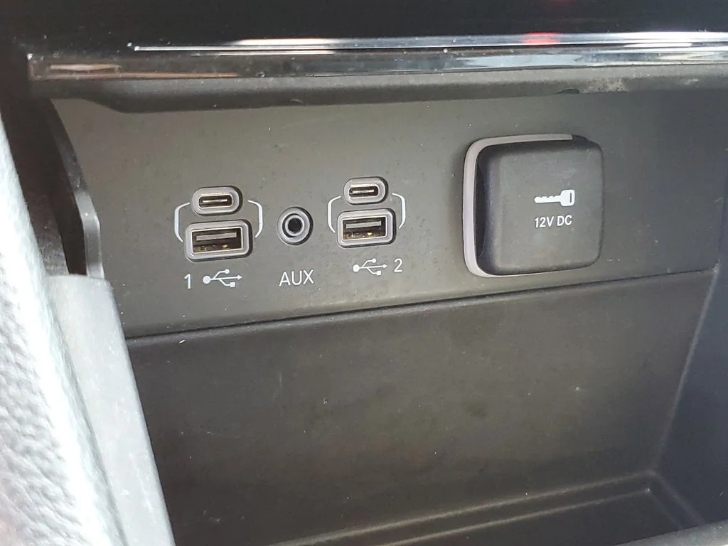 Used 2023 Gray Jeep Limited image 29