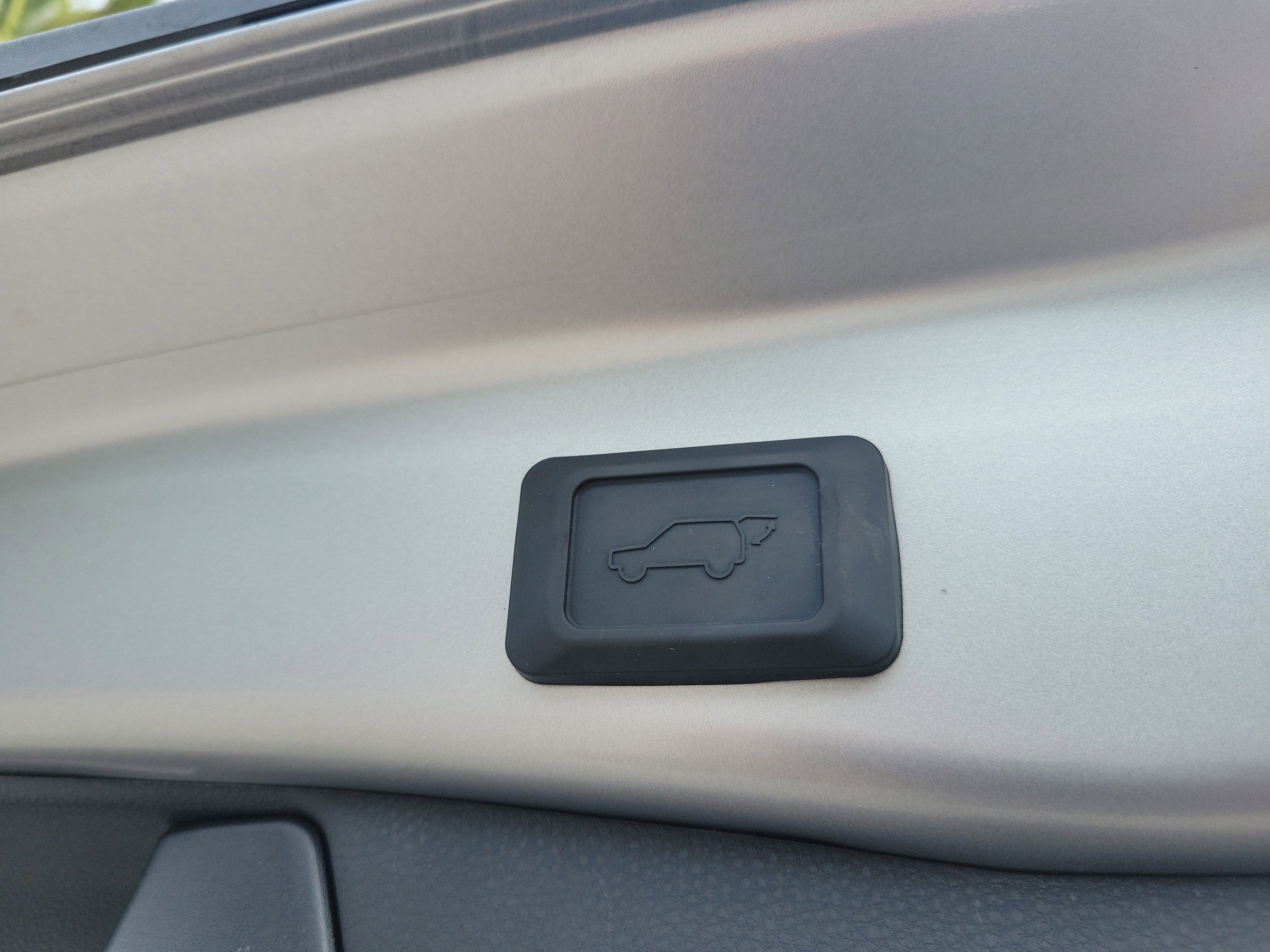 Used 2025 Silver Sky Metallic Toyota XLE image 12