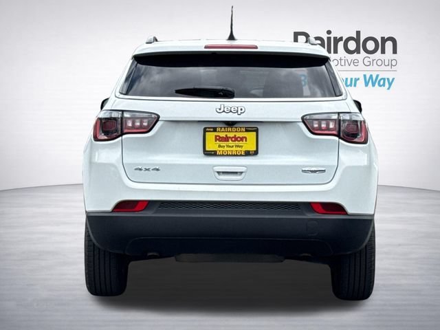 Used 2024 Bright White Clearcoat Jeep Latitude image 5