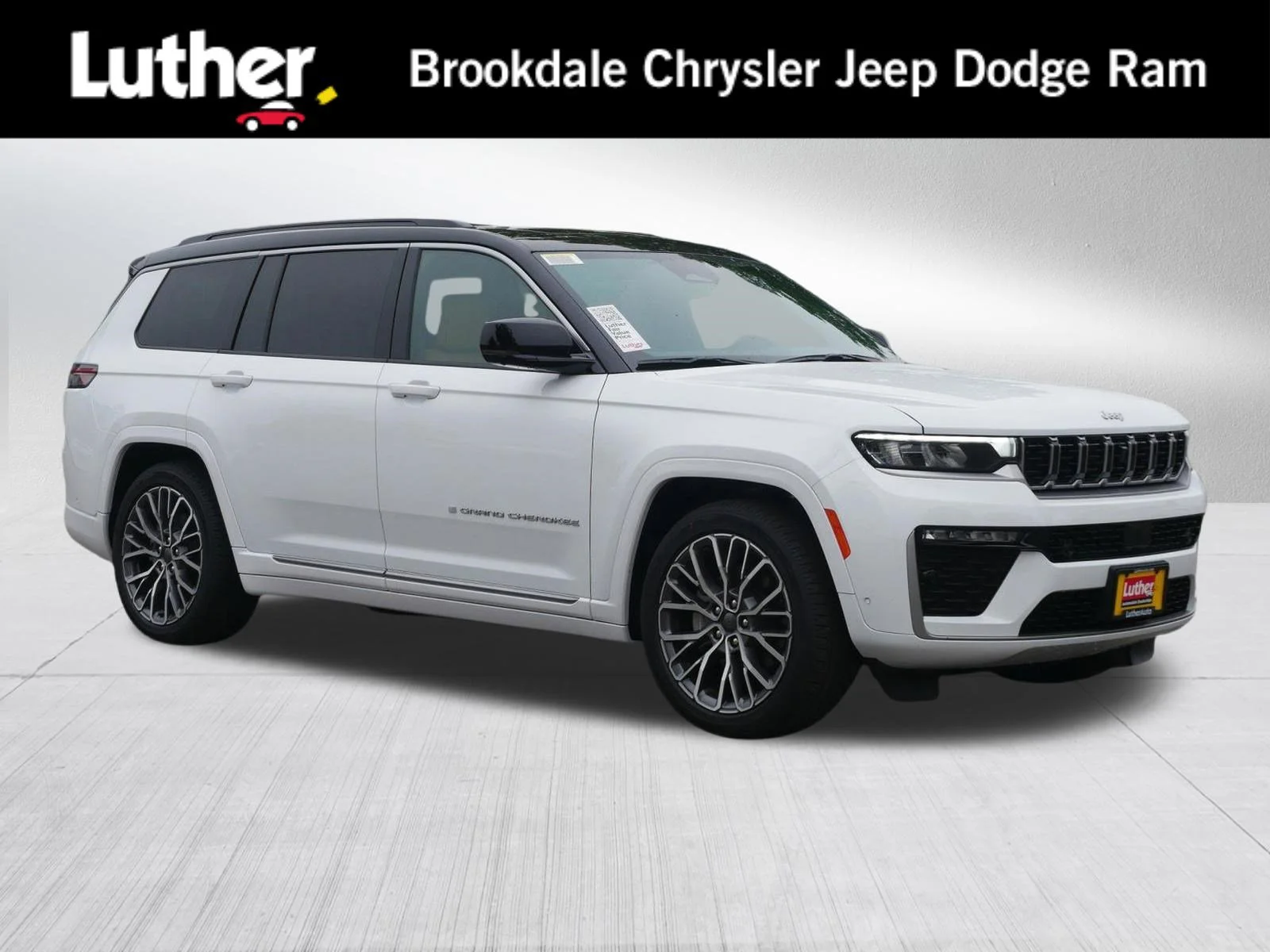 2026 Jeep Grand Cherokee L Summit 4x4's photo