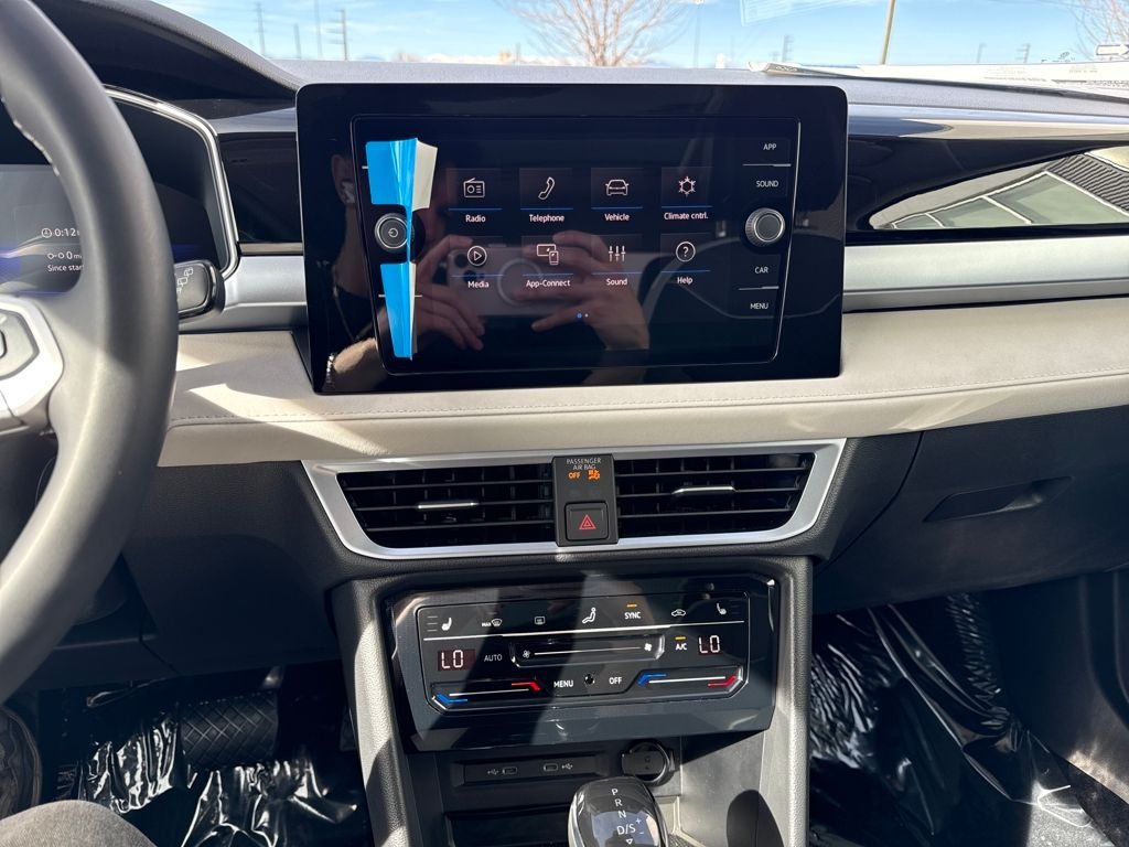 New 2026 Platinum Gray Metallic Volkswagen 1.5T SE image 13