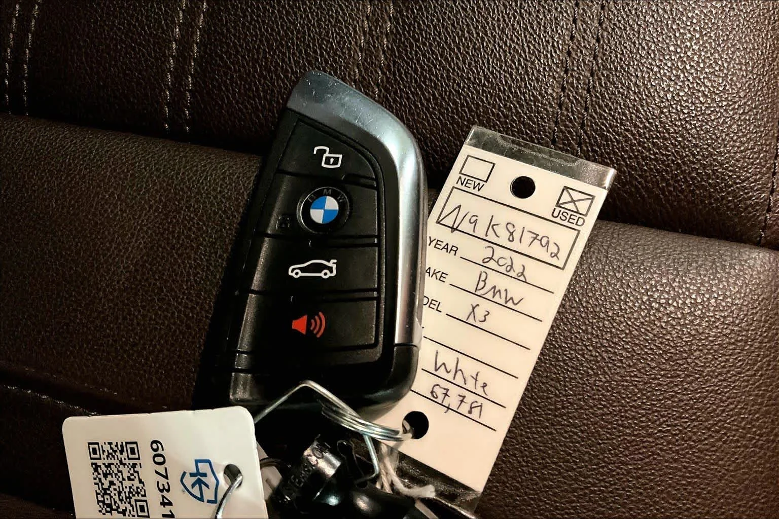 Used 2022 Mineral White Metallic BMW xDrive30i image 28