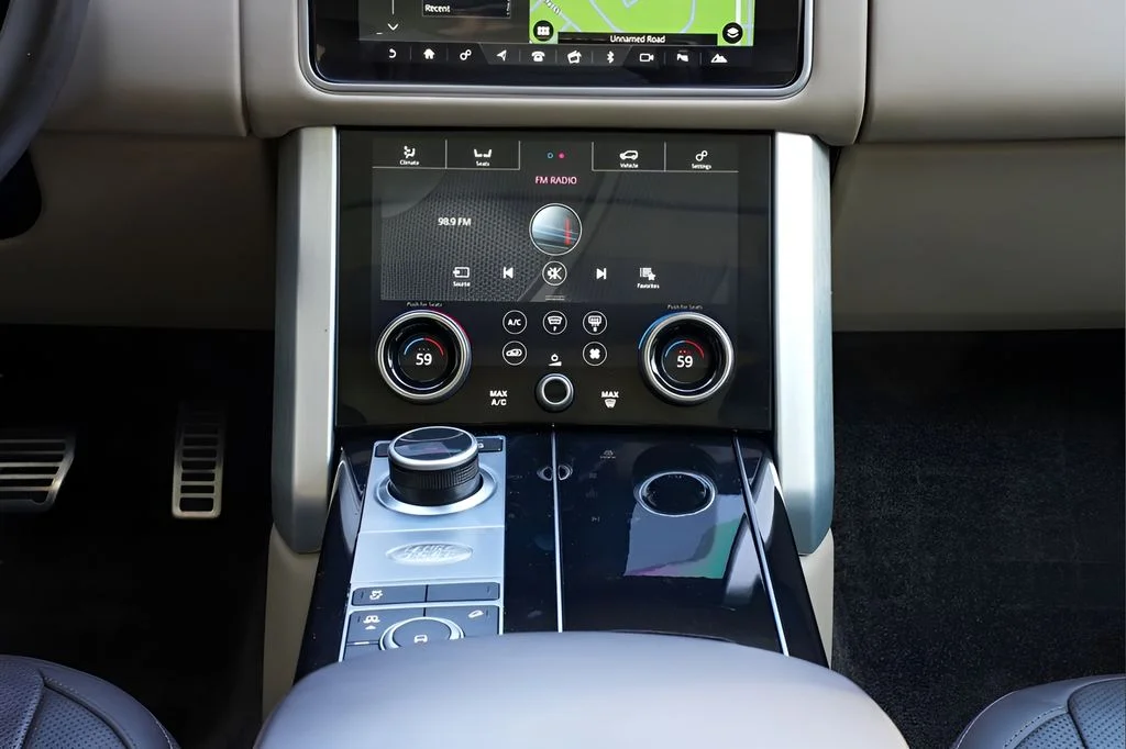 Used 2022 White Land Rover Westminster image 23