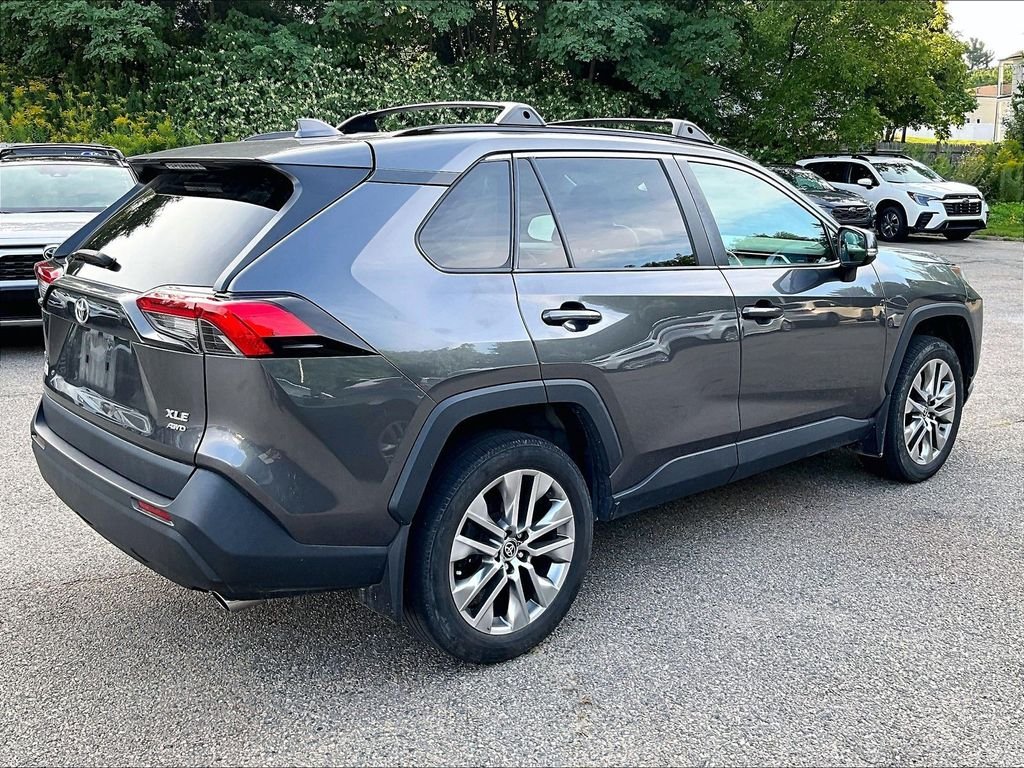 Used 2022 Gray Toyota XLE Premium image 6