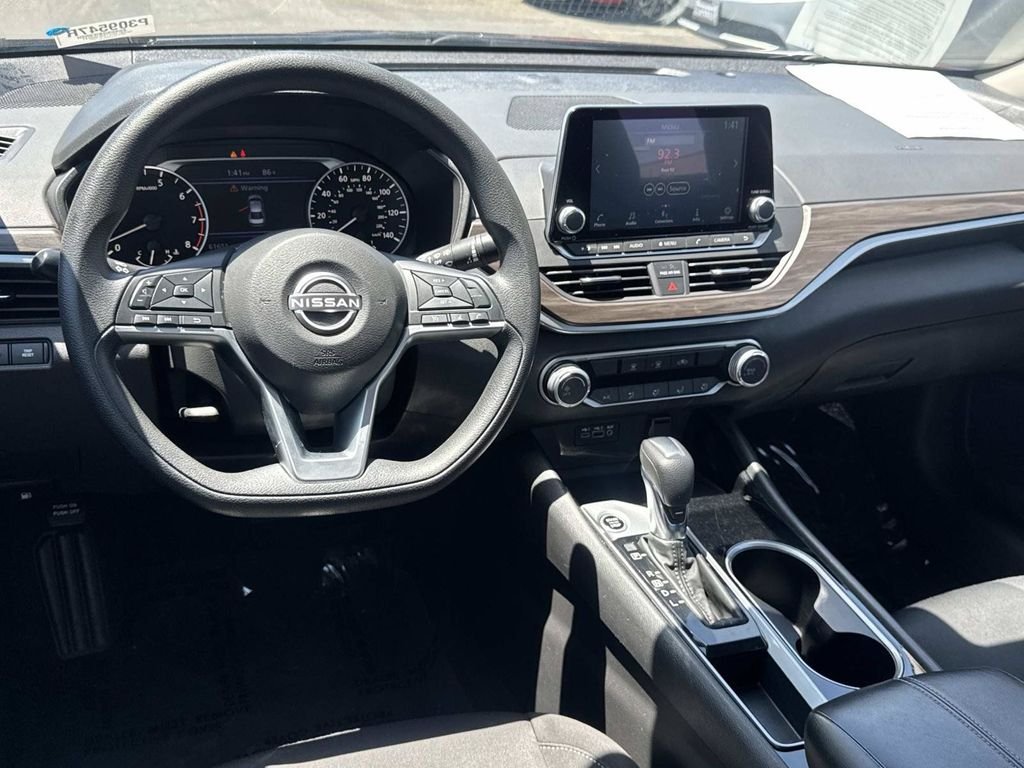 Used 2024 Red Nissan 2.5 SV image 6