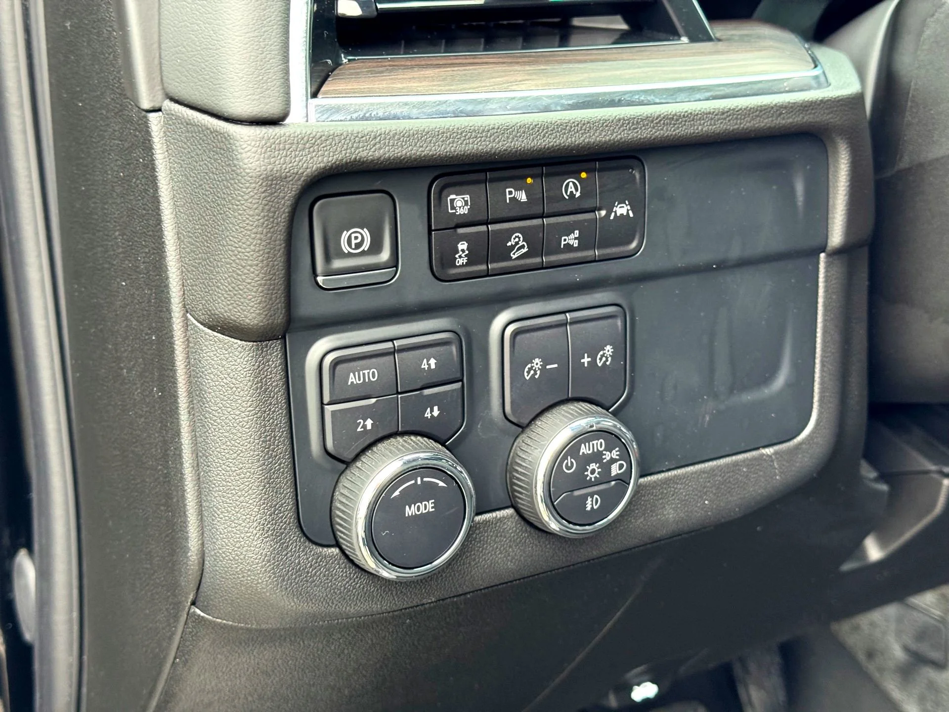 Used 2025 Black Chevrolet Z71 image 15