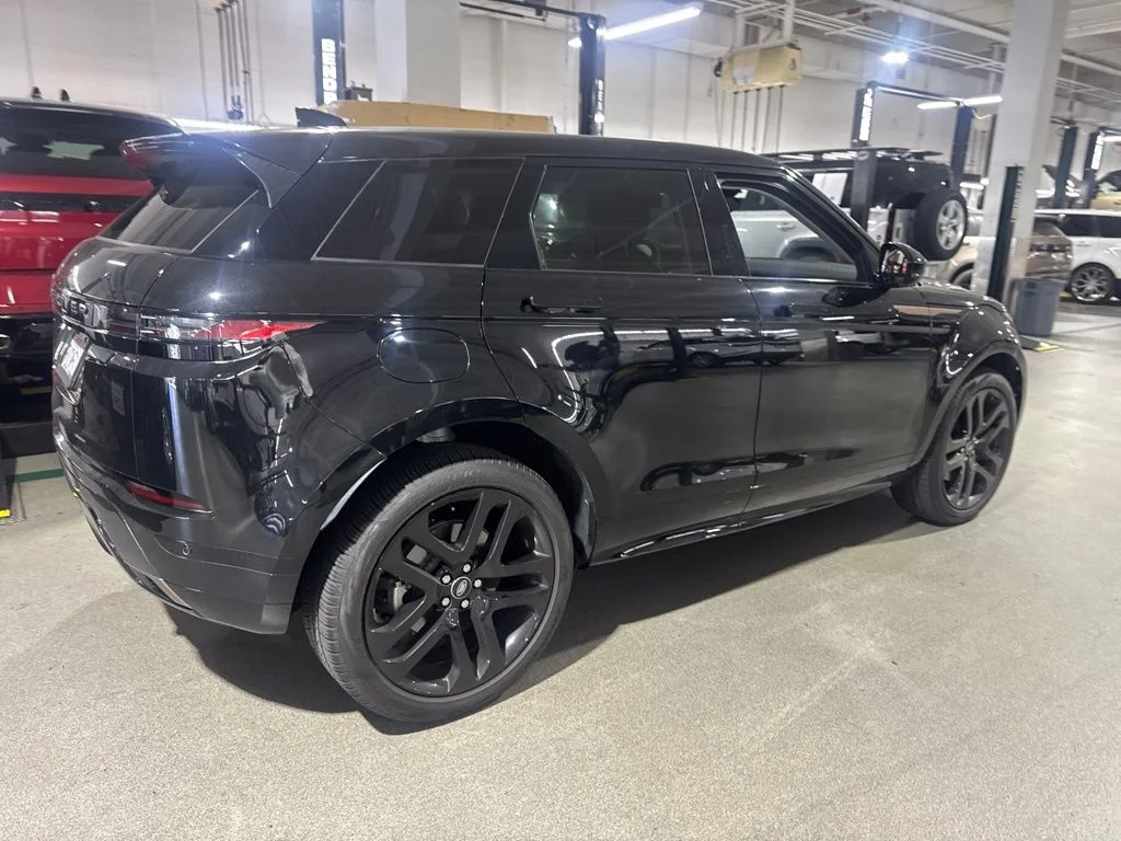 Used 2024  Land Rover Dynamic image 4