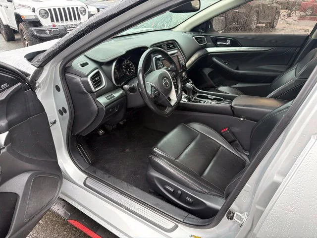 Used 2020 Silver Nissan 3.5 SL image 10