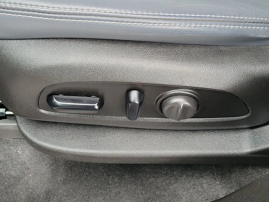 Used 2018 Gray Buick Essence image 6