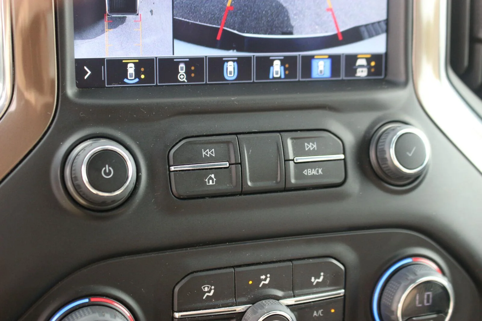 Used 2023 SUMMIT WHITE Chevrolet High Country image 26