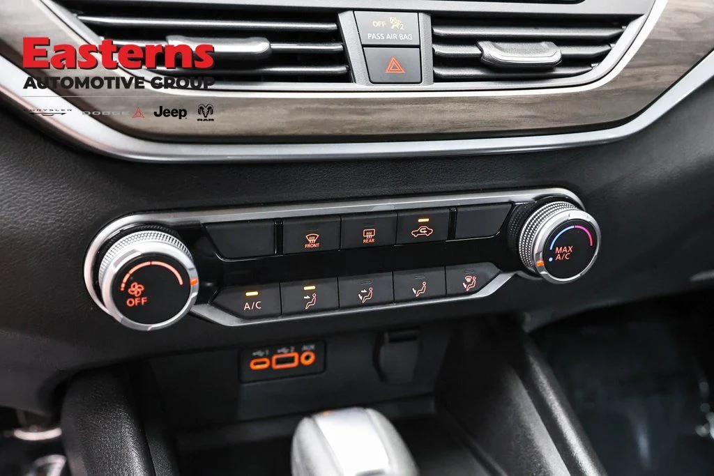 Used 2025 Black Nissan 2.5 SV image 18