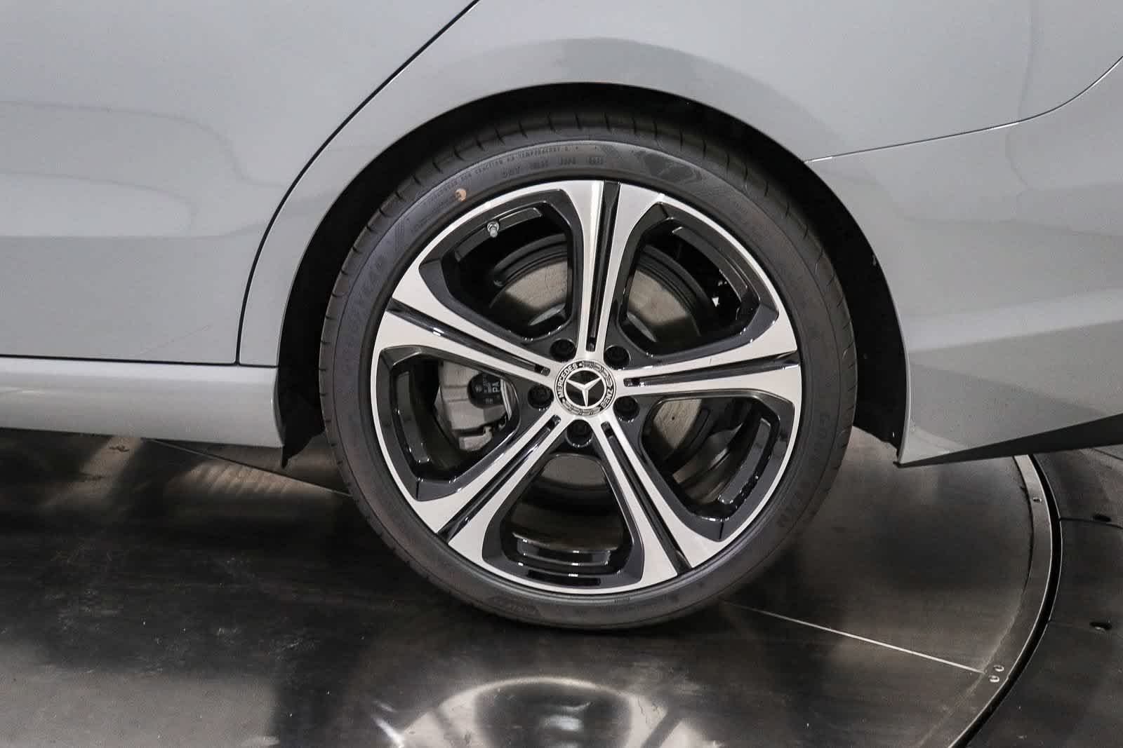 New 2026 MANUFAKTUR Alpine Grey Mercedes-Benz C 300 image 10