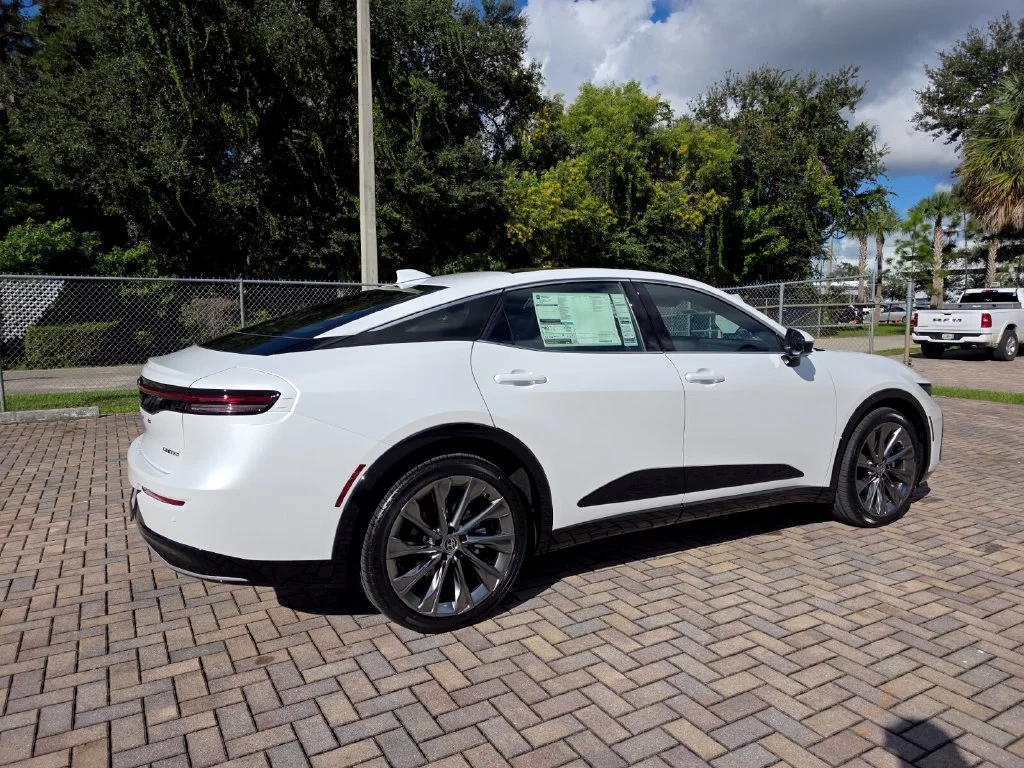 New 2027 Oxygen White <sup>1</sup> Toyota  Limited image 11