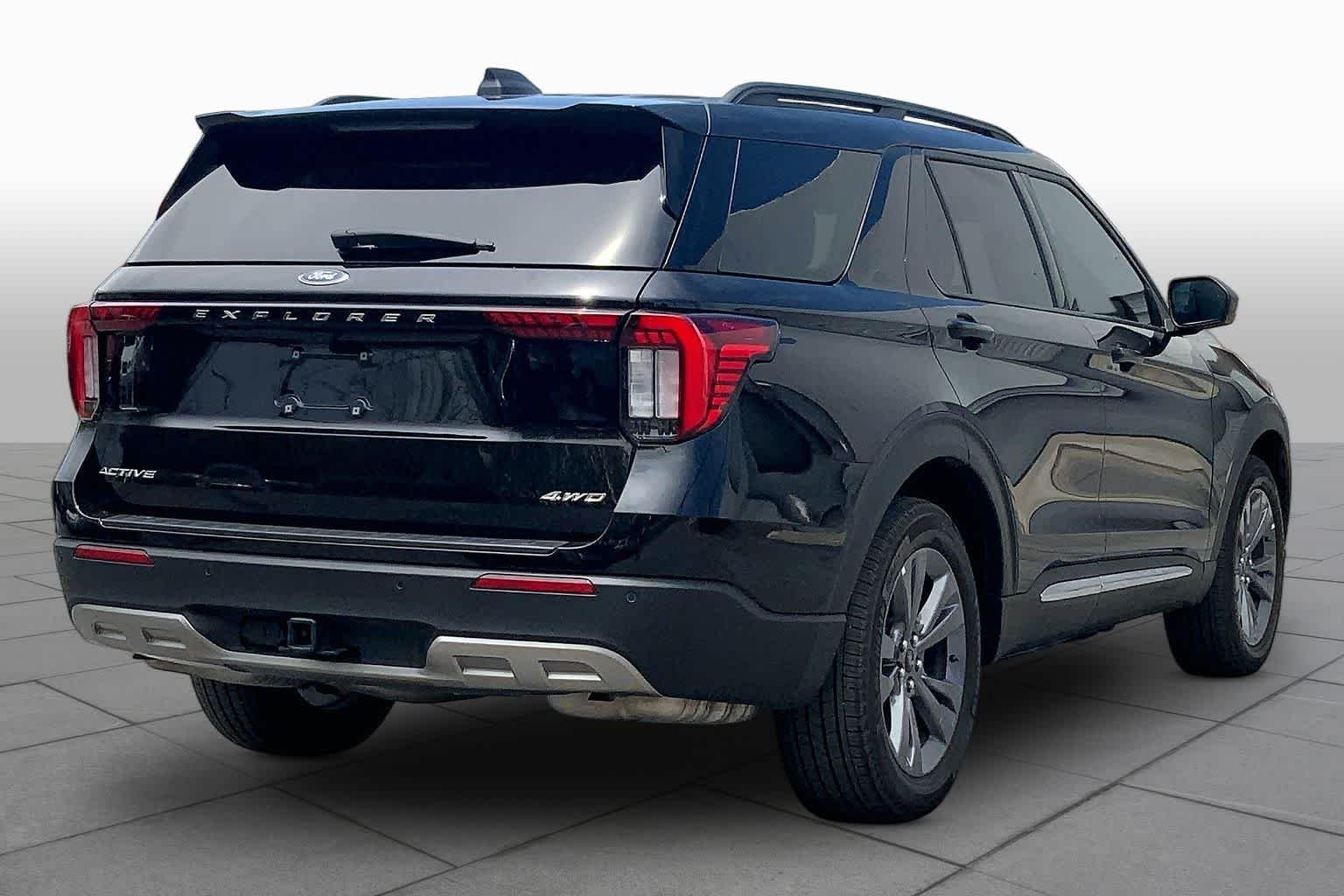 Used 2025 Agate Black Metallic Ford Active image 11