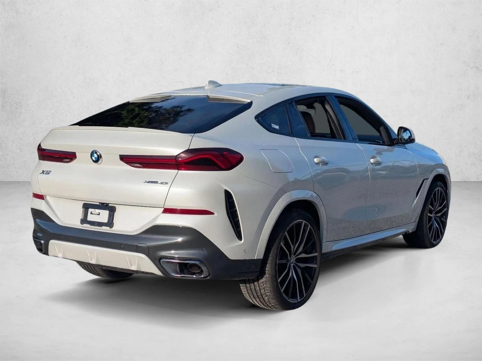 Used 2022 Mineral White Metallic BMW xDrive40i image 3