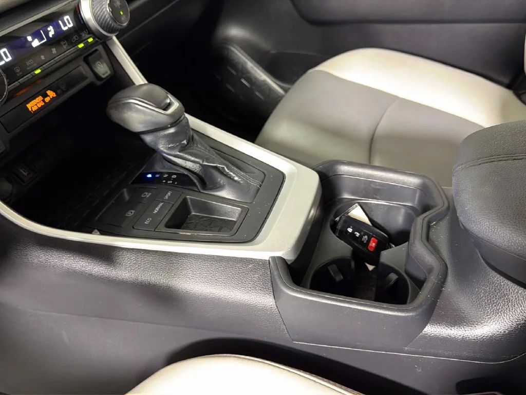 2020 Toyota RAV4 XLE Premium - Photo 25