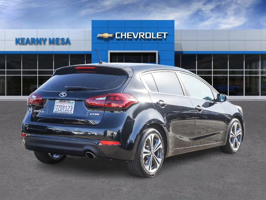Used 2016 Black Kia EX image 6