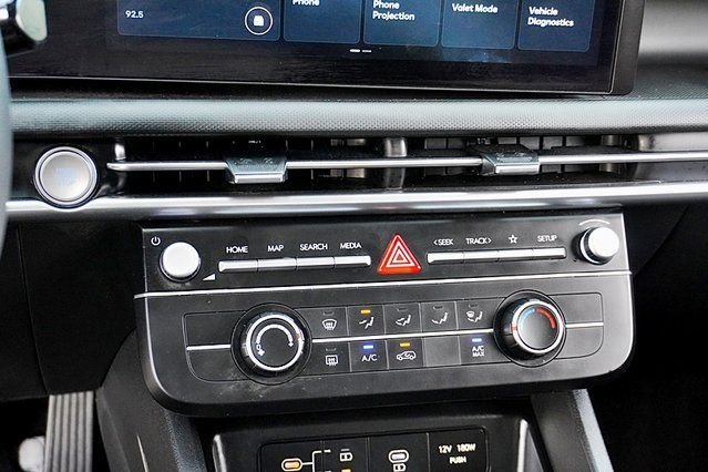 Used 2025 Black Hyundai SE image 27