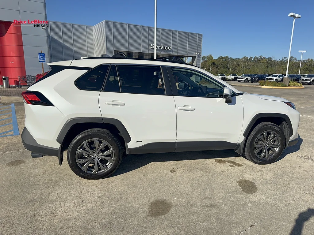 Used 2024  Toyota XLE Premium image 8