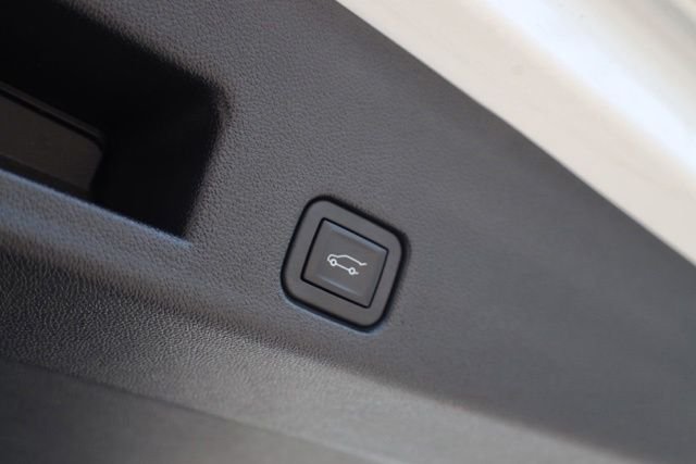 Used 2025 White Chevrolet LT image 35