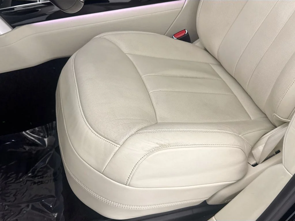 Certified Used 2023 Black Land Rover SE image 19