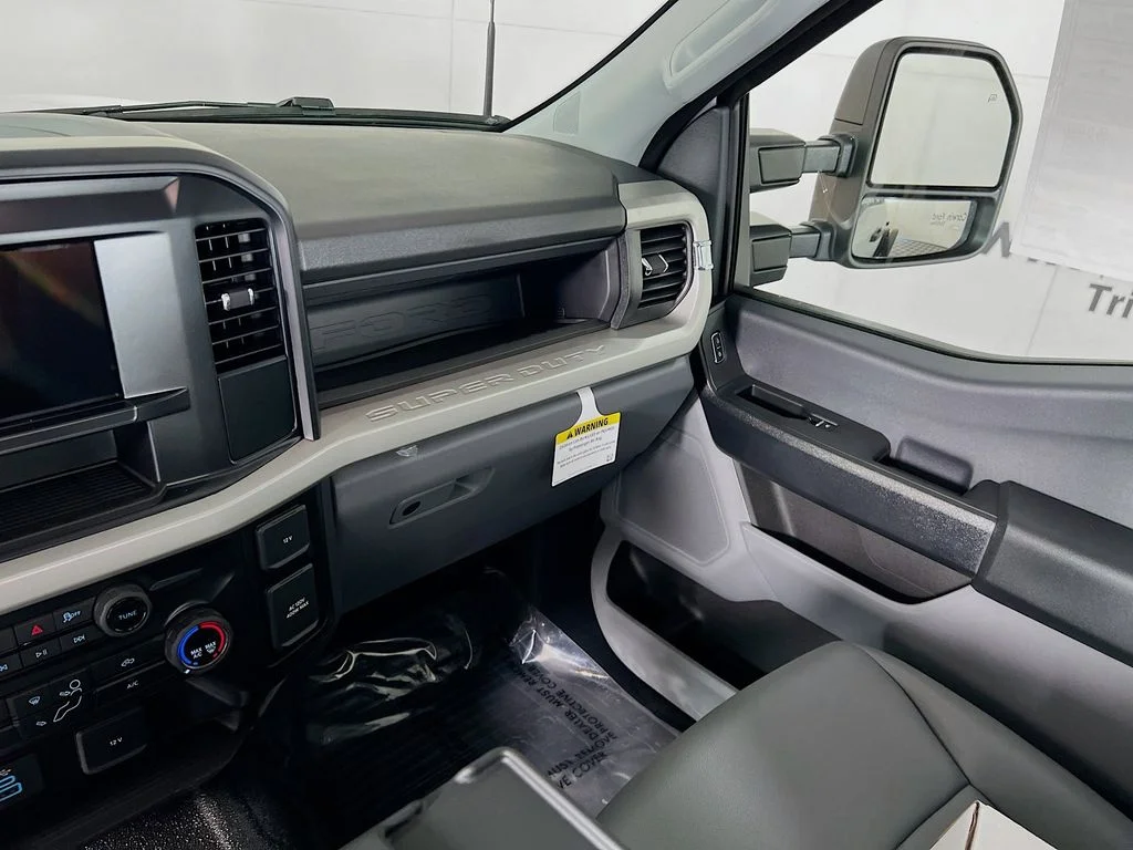 2025 Ford F-350 Super Duty Chassis Cab XL - Photo 22