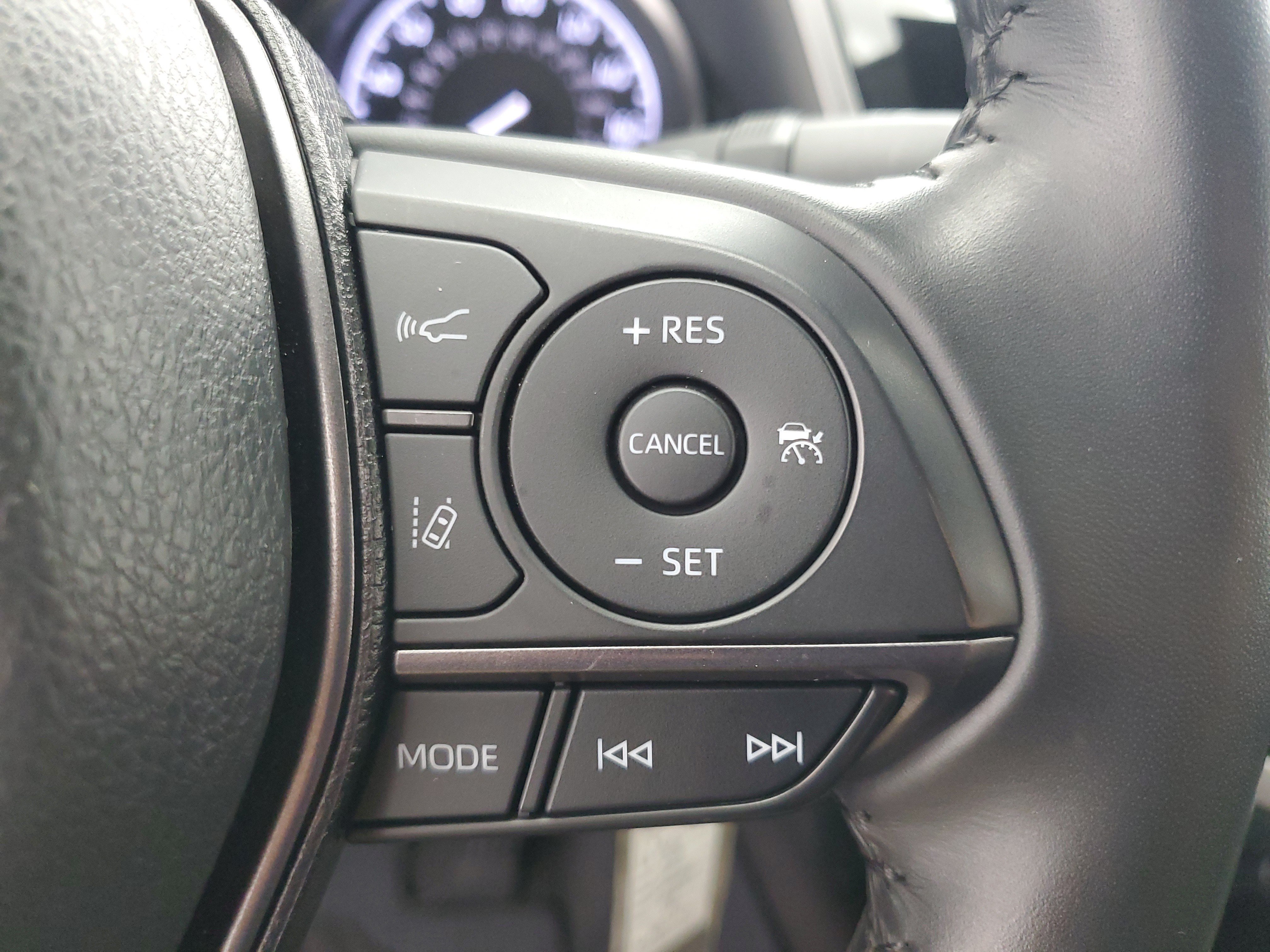 Used 2023 Ice Toyota SE image 23