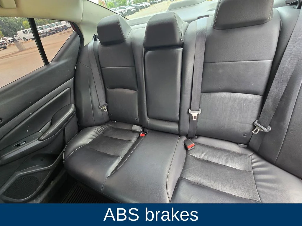 Used 2019 Red Nissan 2.5 SL image 12