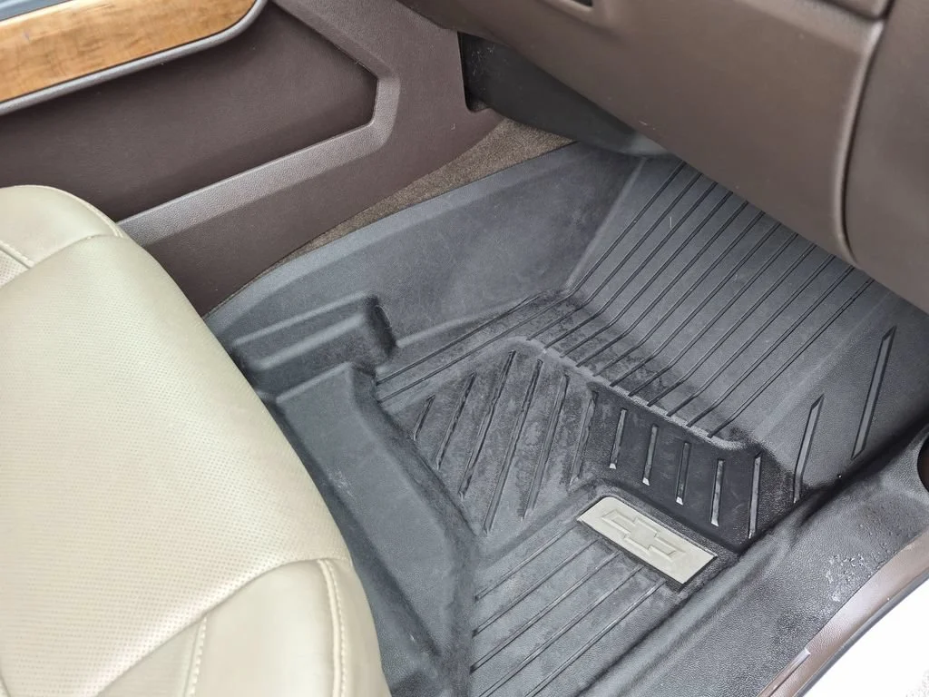 Used 2018 IRIDESCENT PEARL TRICOAT Chevrolet LTZ image 40