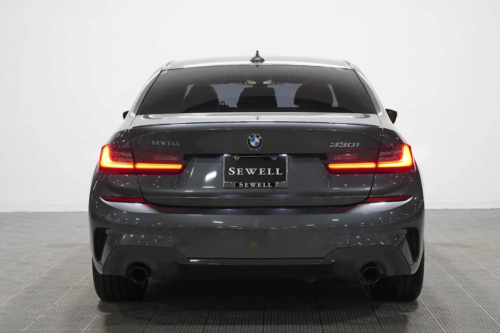 Used 2022 Mineral Grey Metallic BMW 330i image 5