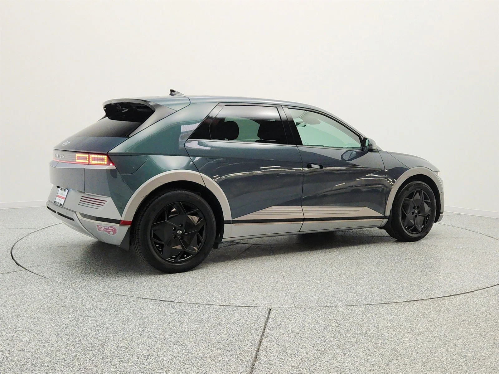 Used 2024 Digital Teal Hyundai Limited RWD image 5