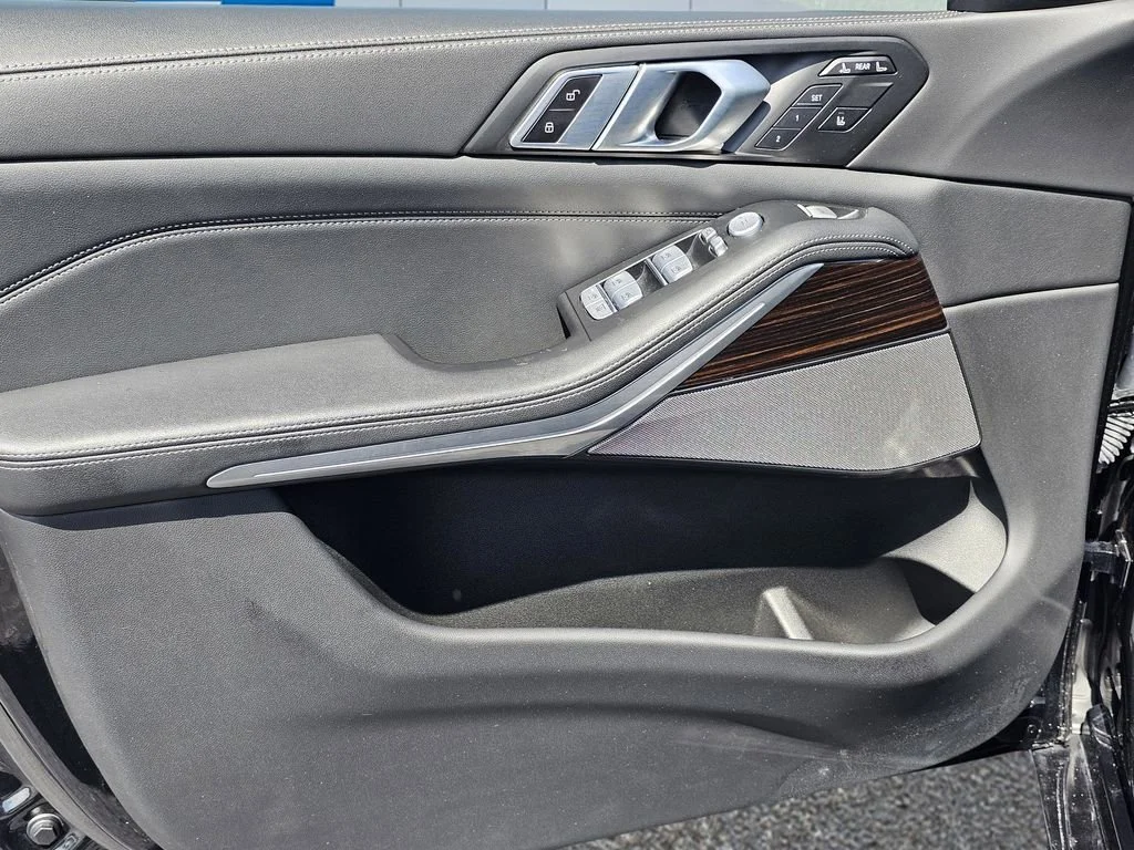 Used 2025 Blue BMW xDrive40i image 14