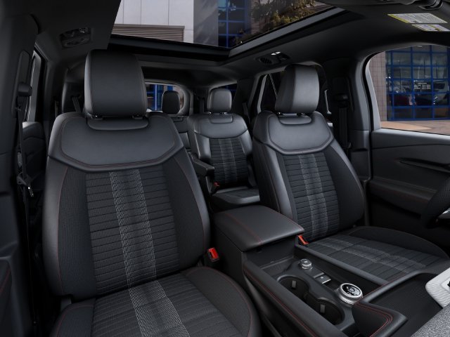 New 2027 Star White Metallic Tri-Coat Ford ST-Line image 10