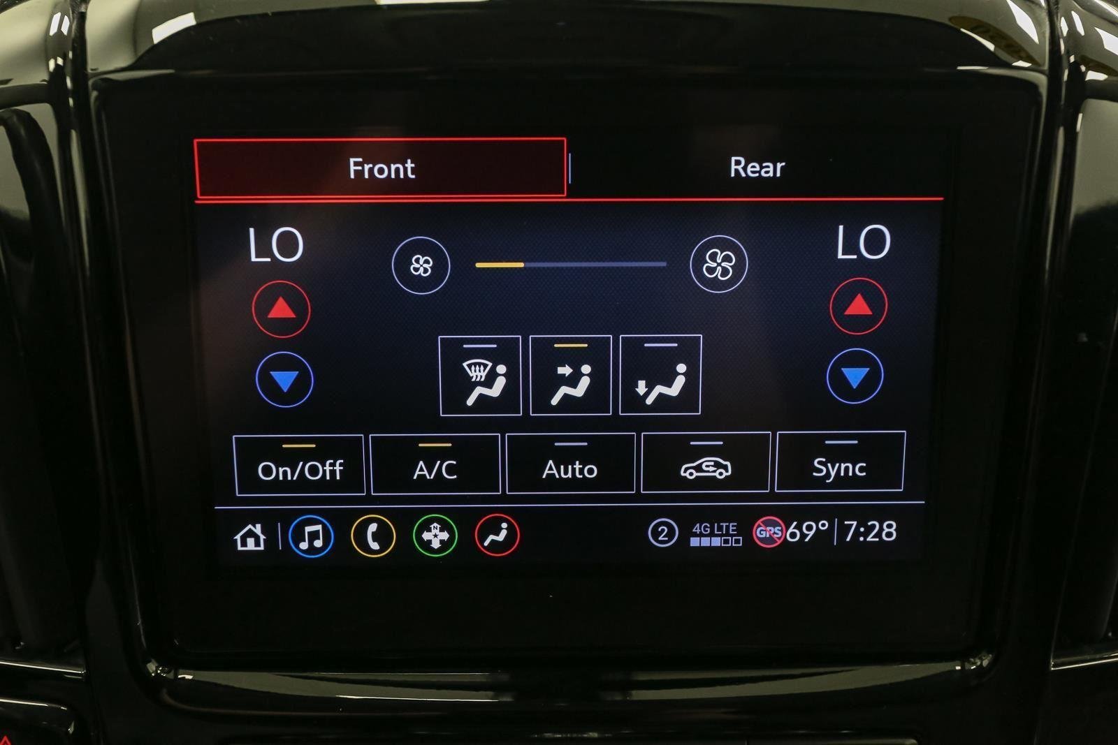 Used 2020 Graphite Metallic Chevrolet LT Cloth image 29