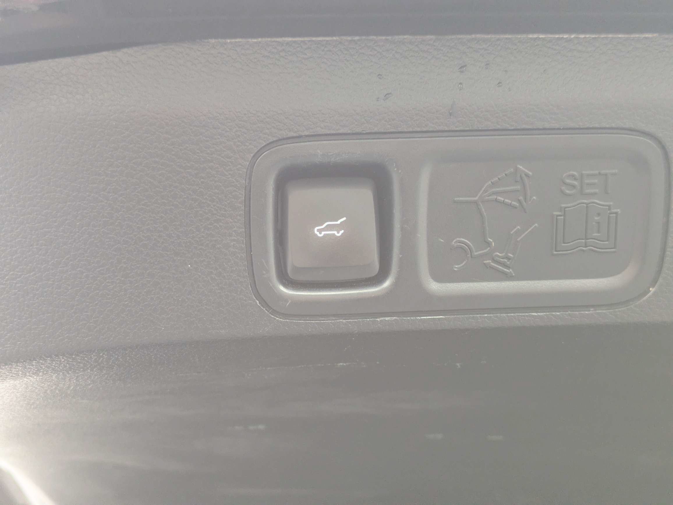 Used 2019 Black Ford Platinum image 10