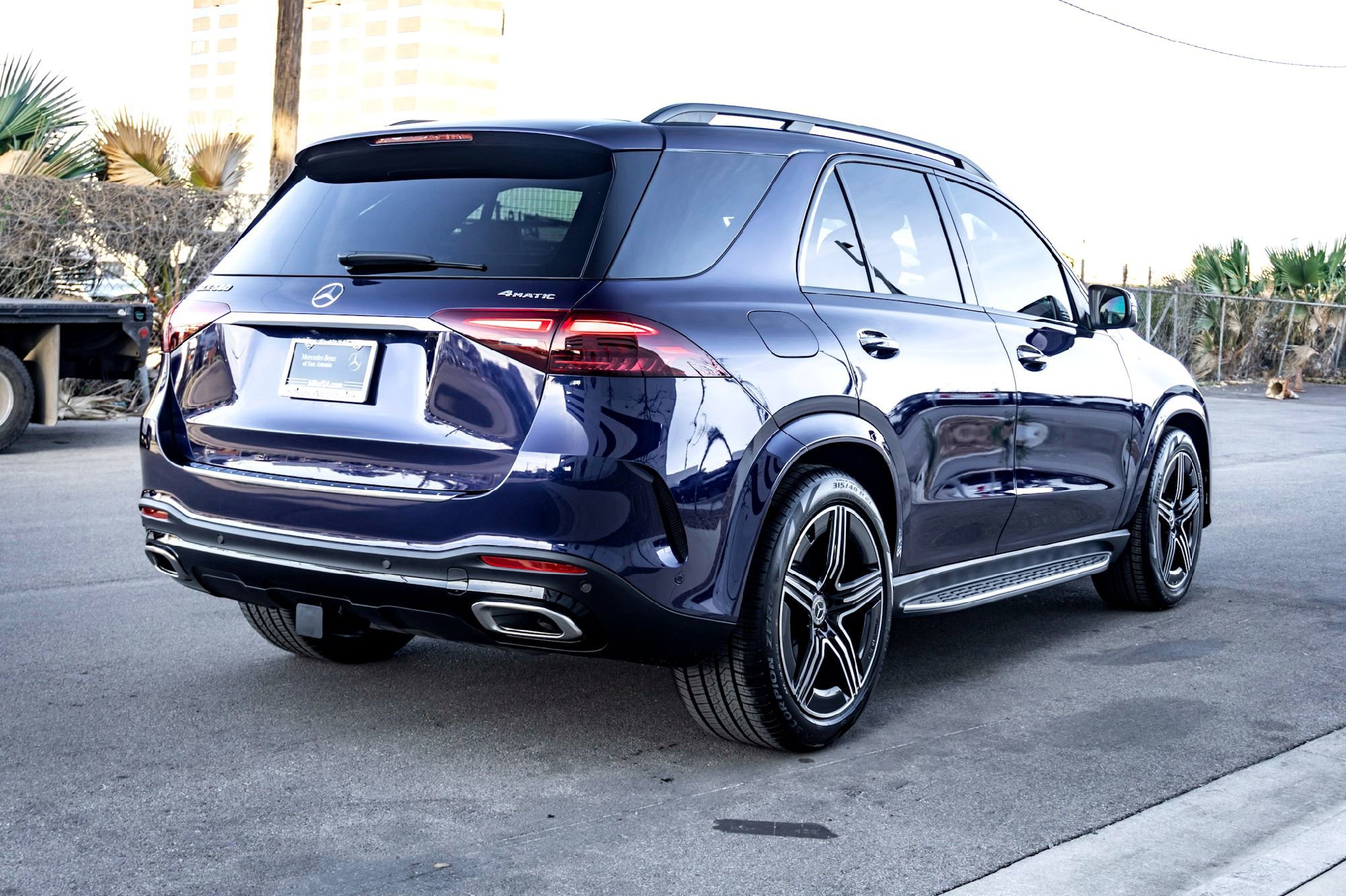 New 2026 MANUFAKTUR Mystic Blue Metallic Mercedes-Benz GLE 580 image 4