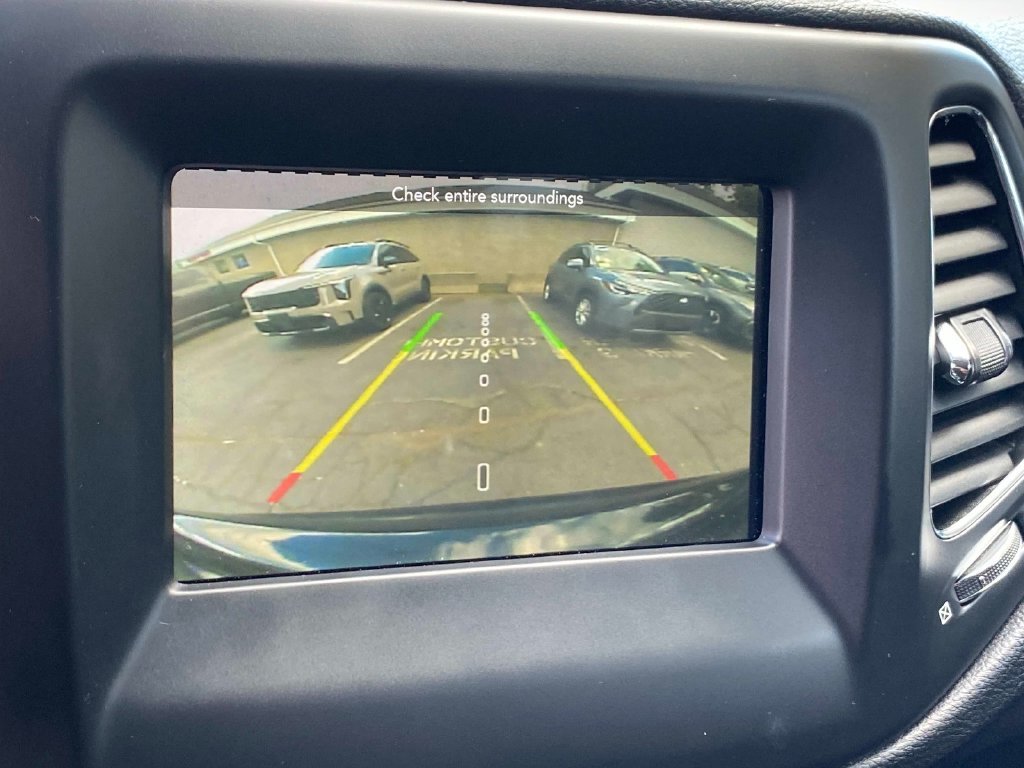 Used 2019 Black Jeep Latitude image 15