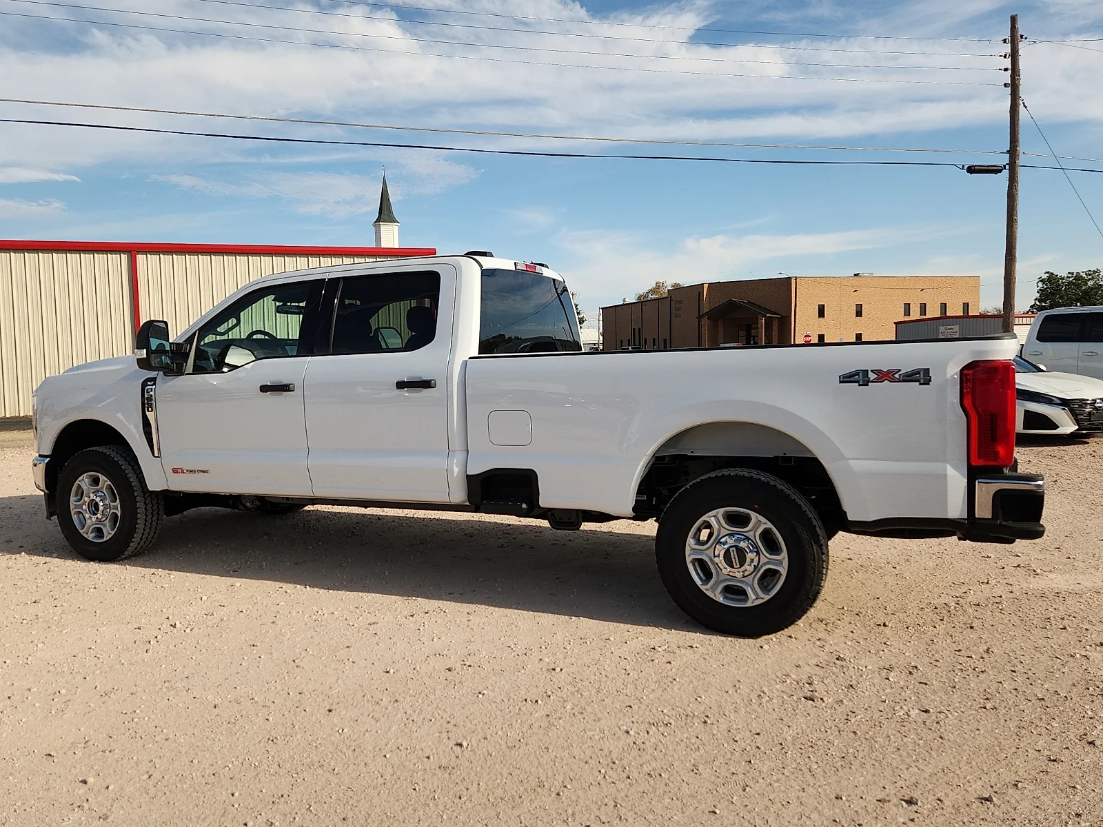 New 2027 Oxford White Ford XLT image 4