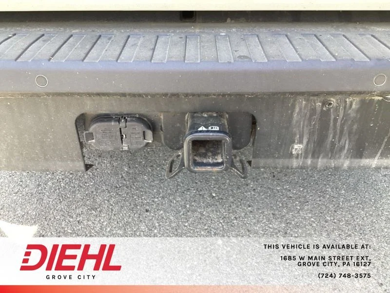 Used 2024  Ford Lariat image 11