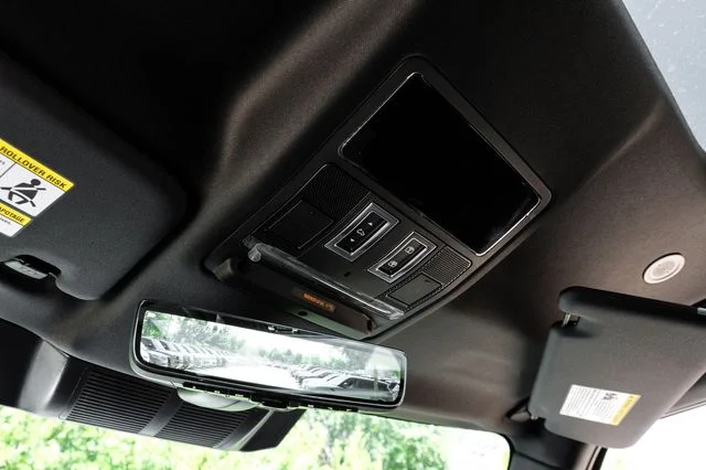 New 2026 White Land Rover X-Dynamic SE image 33