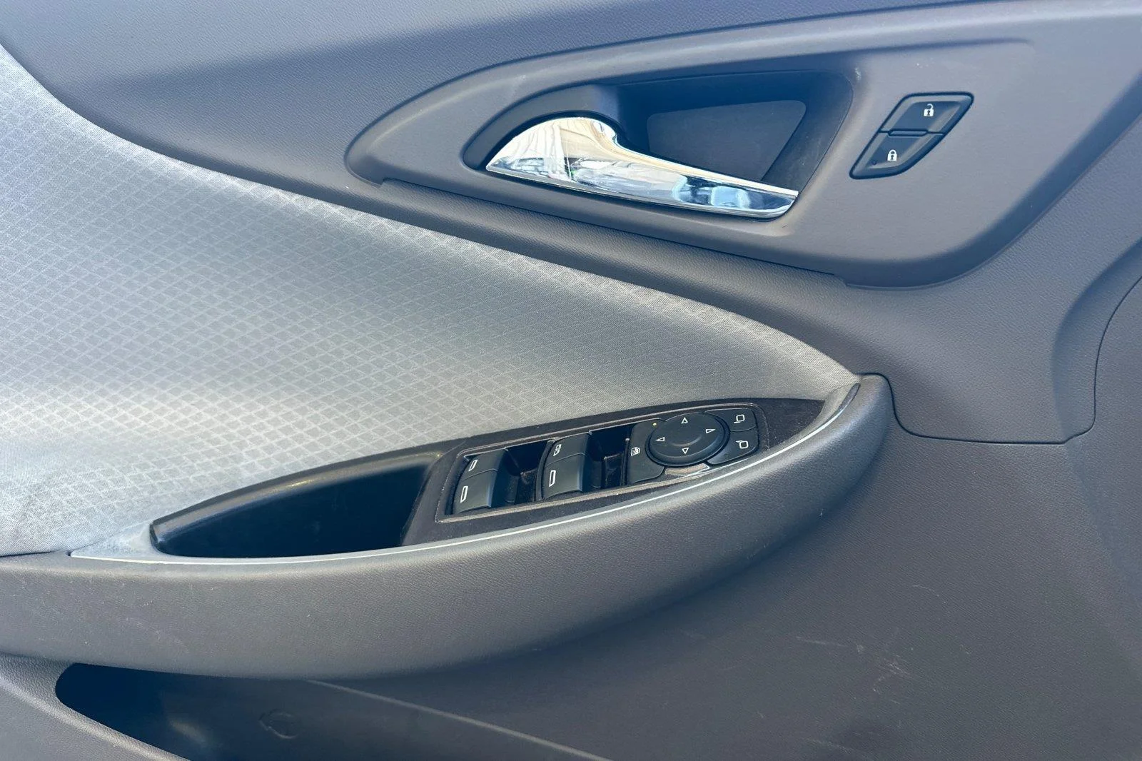 Used 2017 Silver Ice Metallic Chevrolet LT image 11